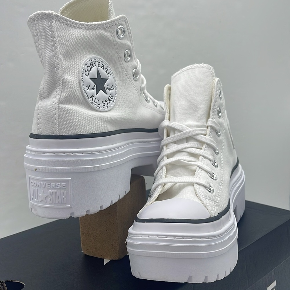 Converse WMNS High-Top Platform Sneakers A10364C
CTAS LUGGED HEEL HI WHITE/BLACK - Picture 8 of 16